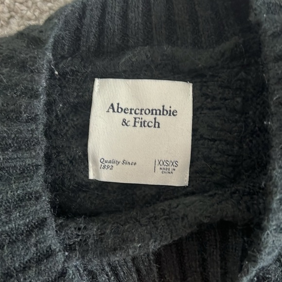 Abercrombie and Fitch Women’s Black Sweater - Picture 3 of 6